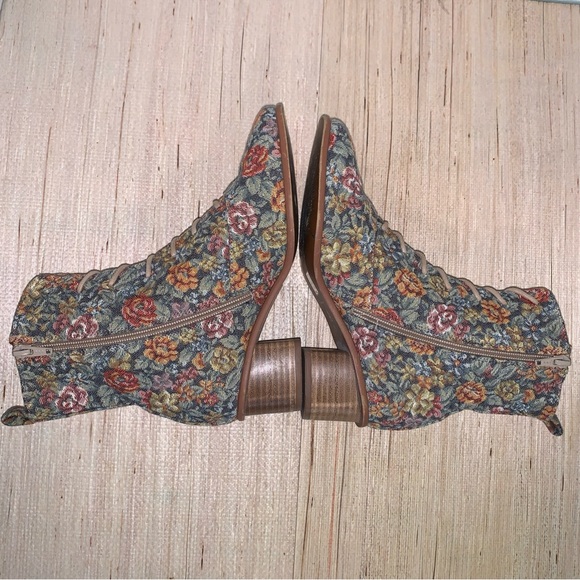 Anthropologie Sadie Lace-Up Boots Size 37, Vintage Victorian Floral US 7 Narrow - Picture 6 of 12
